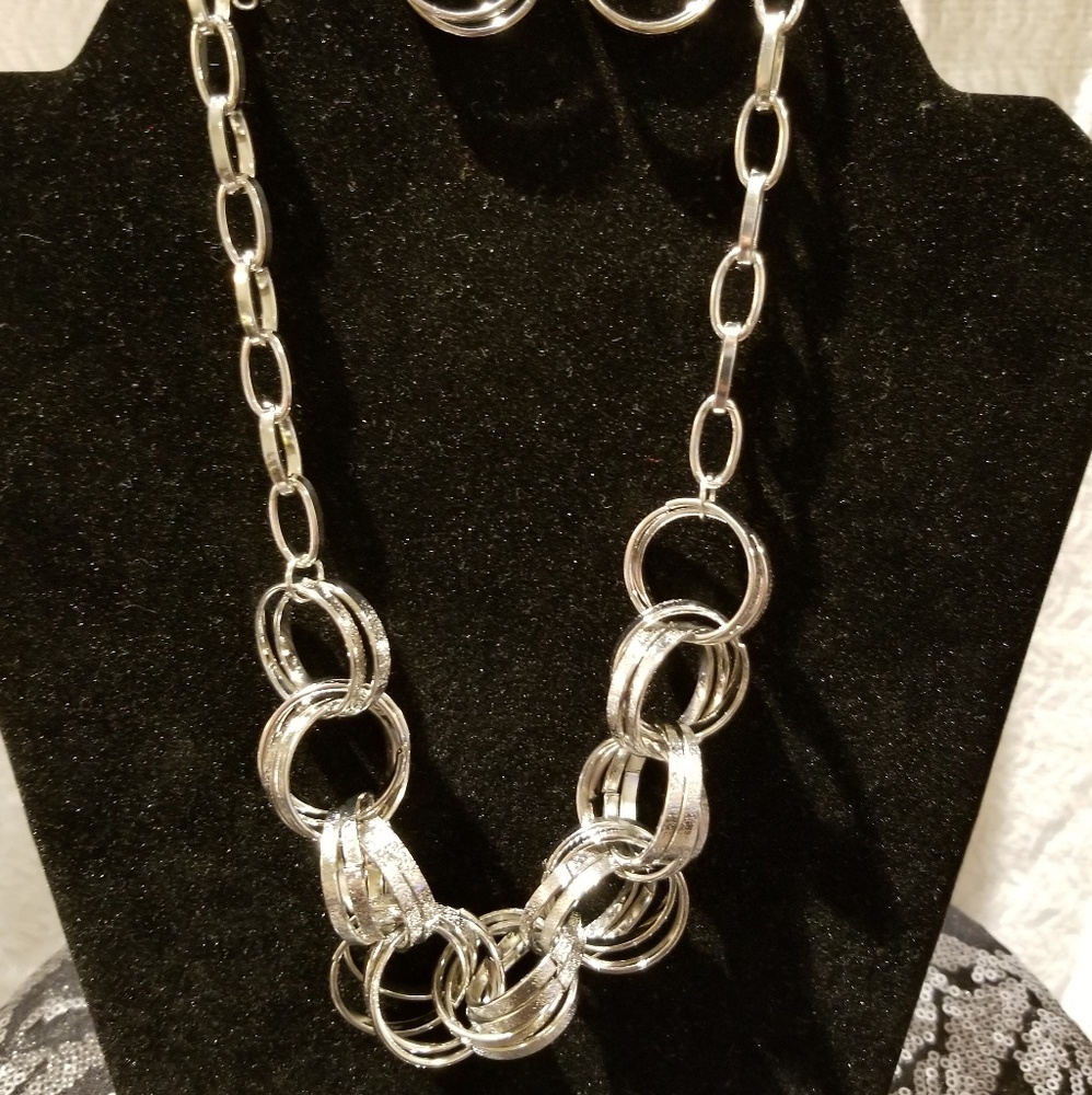 New Silver necklace w/earrings